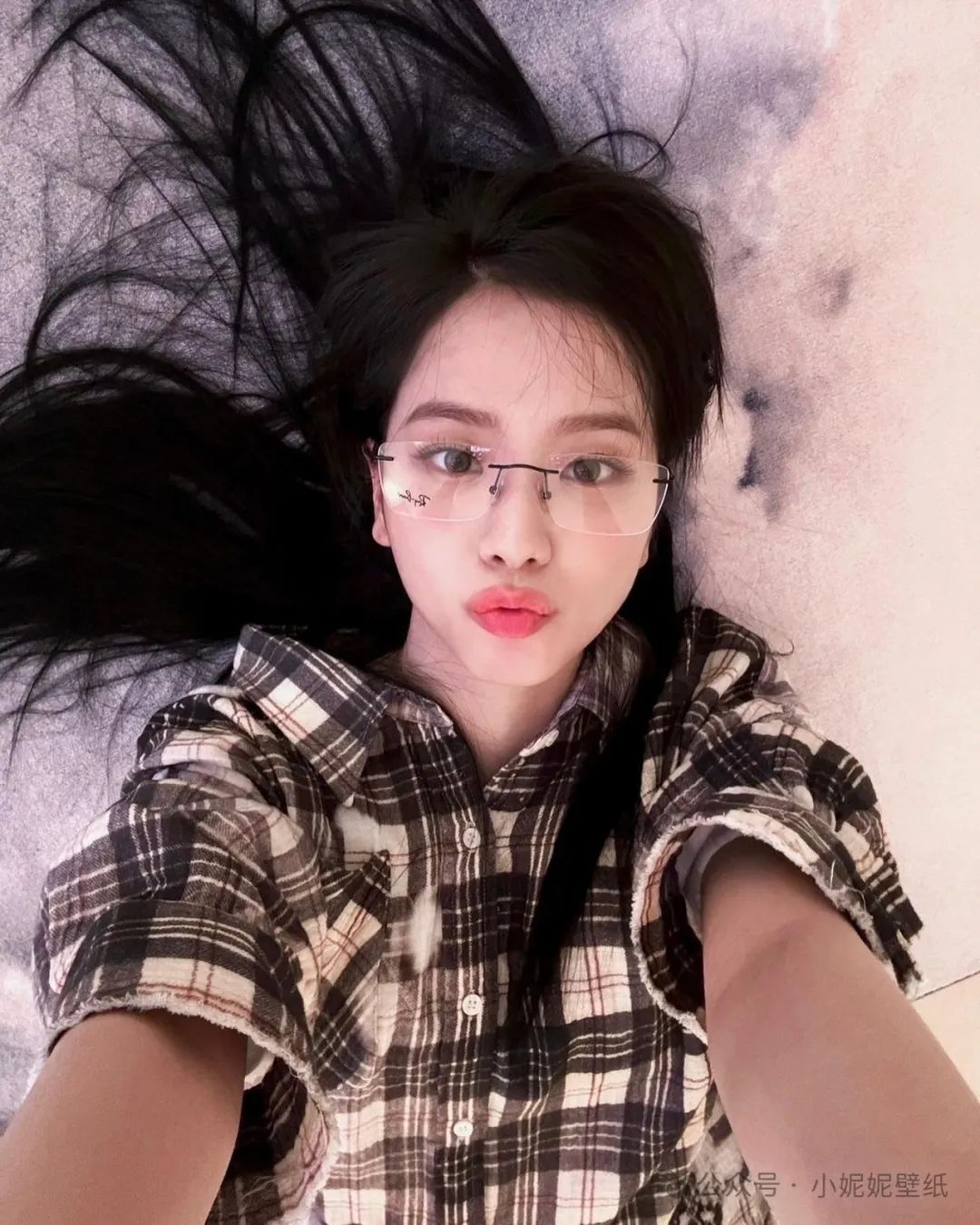 壁纸 |金智秀jisoo：像极了男友视角逗趣三连拍~ - 炫图天下