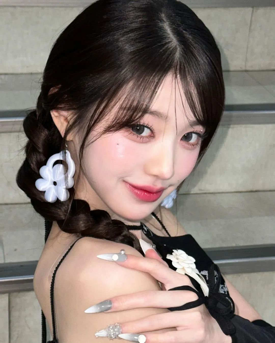 OMG！元英宝子露肩啦？！太美辣~ - 炫图天下