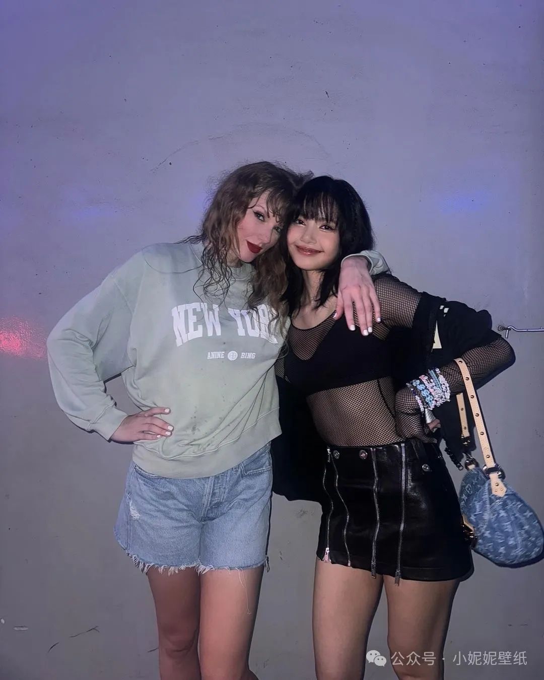 Lisa辣翻全场！透视网装惊艳霉霉演唱会，与泰勒·斯威夫特亲密互动引网友疯狂 |壁纸 - 炫图天下