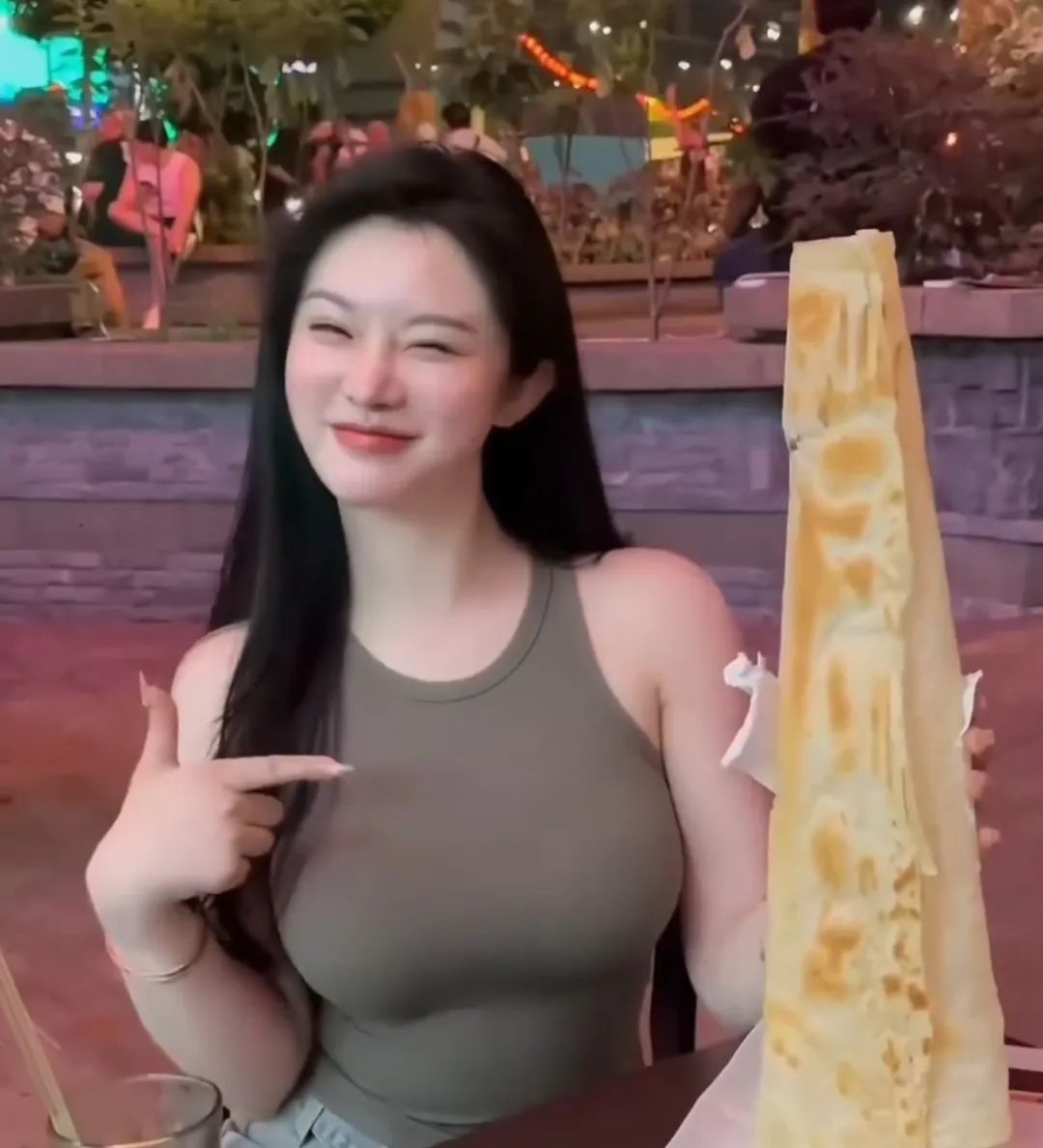 身材也太好了吧！笑容还很甜！ - 炫图天下