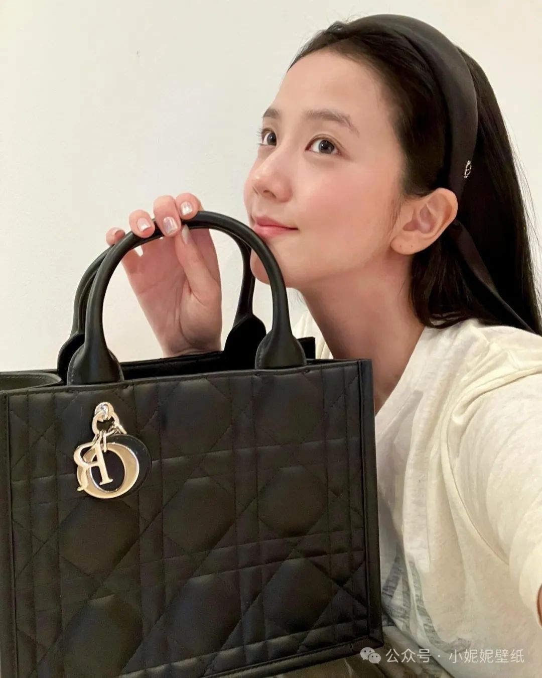 金智秀的手提包！美图壁纸 ins-24.1.20 - 炫图天下