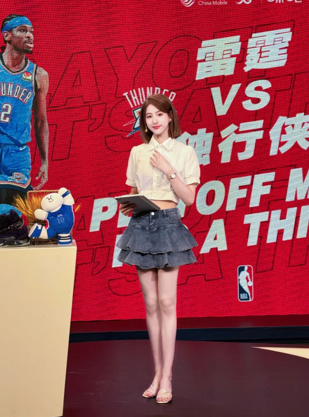顶级NBA女主播！这长腿绝了 - 炫图天下