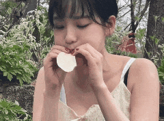 柳智敏的少女心瞬间！吹气球、跳舞、逛街，哪一样都不正经 壁纸| 动图| - 炫图天下