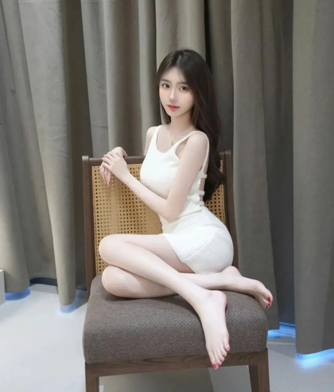白裙少女，又纯又欲！初恋的感觉太甜了 - 炫图天下