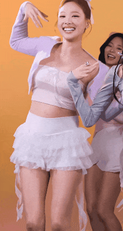 “兔系女郎”林娜琏solo回归成绩突出，甜美治愈系笑容风靡全球~ - 炫图天下