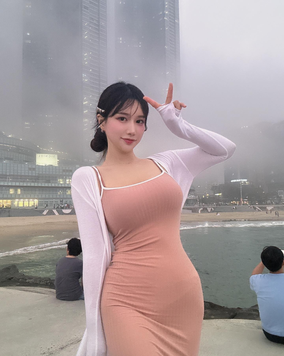 身材完美！笑容太迷人了吧！ - 炫图天下