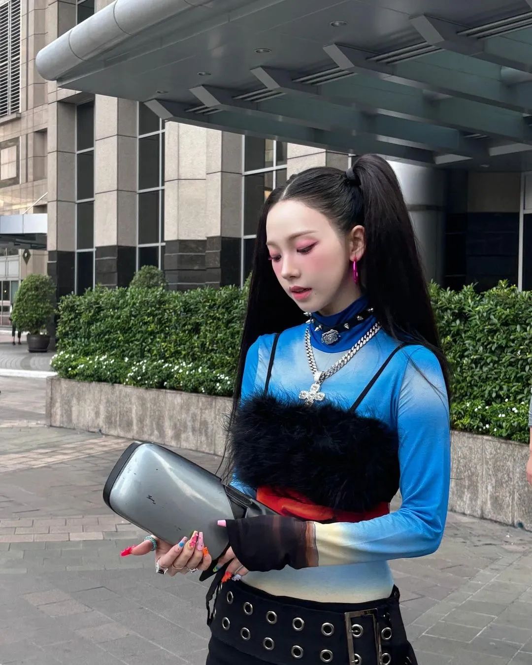 柳智敏壁纸 | 超新星柳智敏新造型惊艳亮相，小丑女装扮让你大呼过瘾！ - 炫图天下