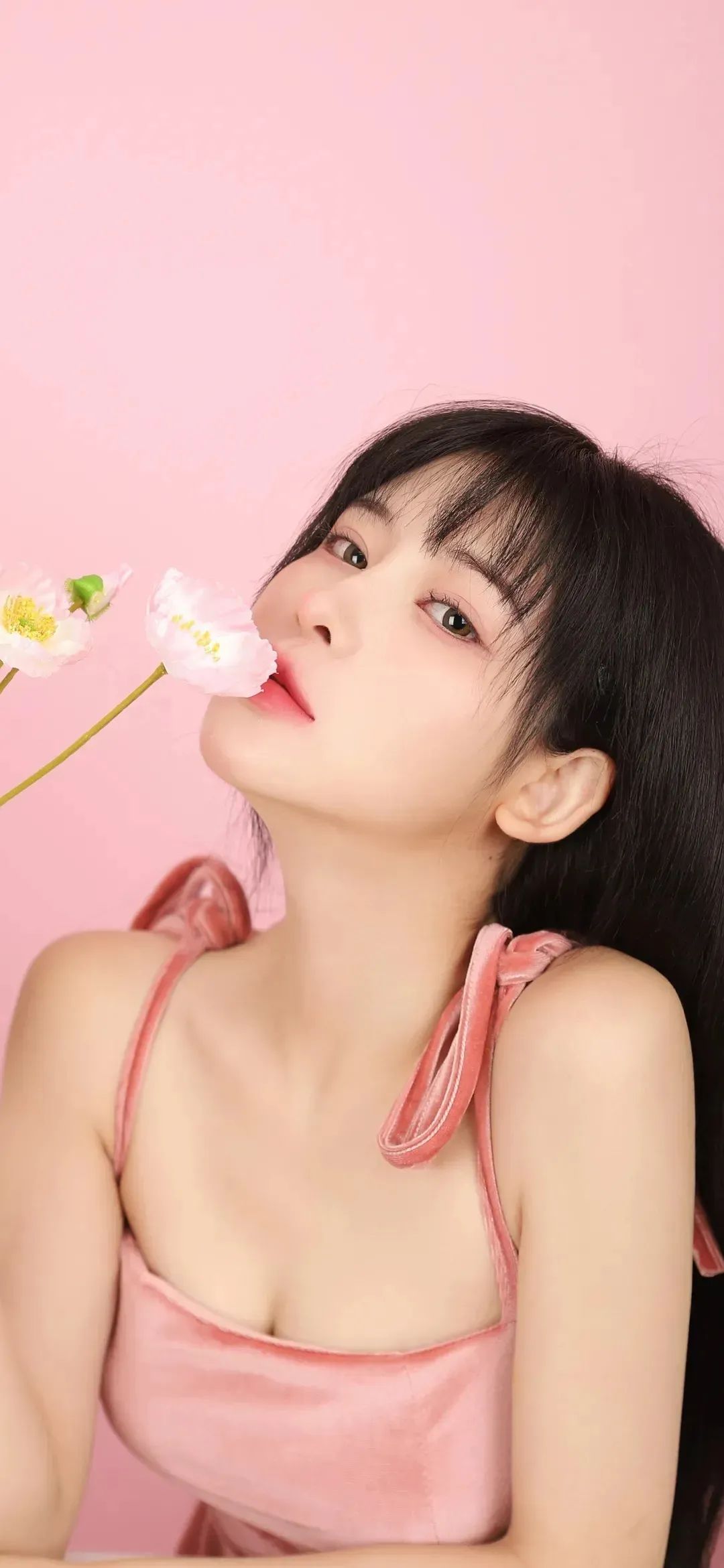 手机美女壁纸|丰满美女欣赏半裸壁纸全面屏，穿暴露的衣服壁纸 - 炫图天下