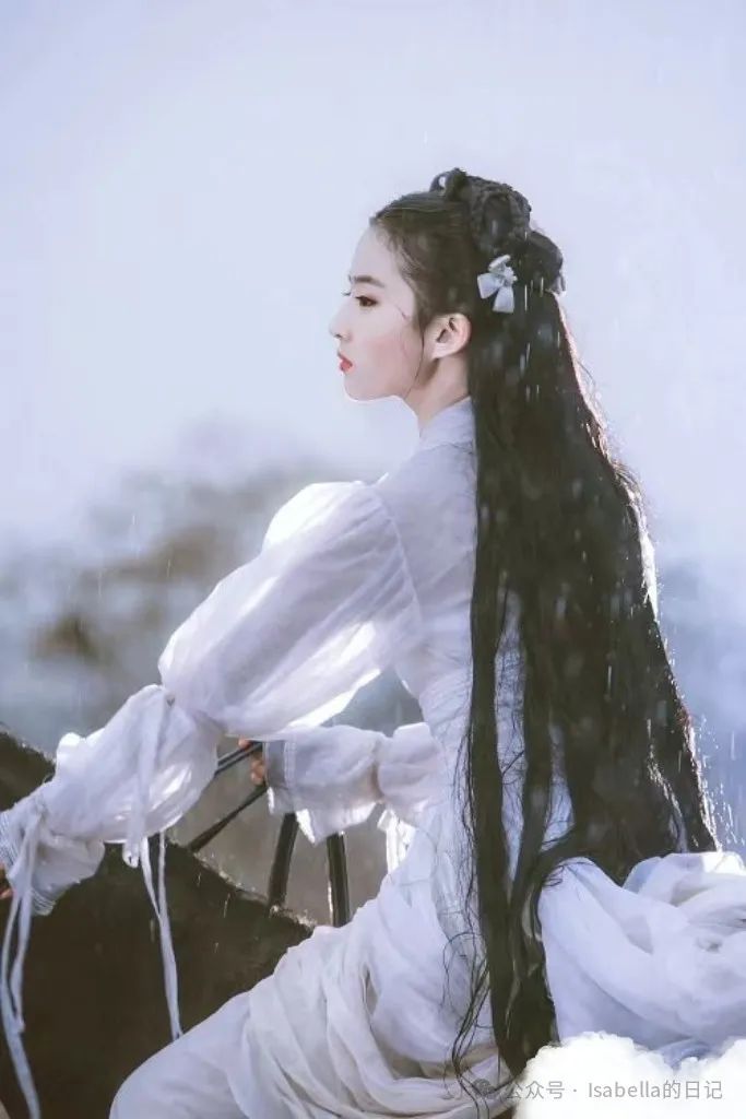 刘亦菲……西施越溪女，出自苎萝山。秀色掩今古，荷花羞玉颜 - 炫图天下