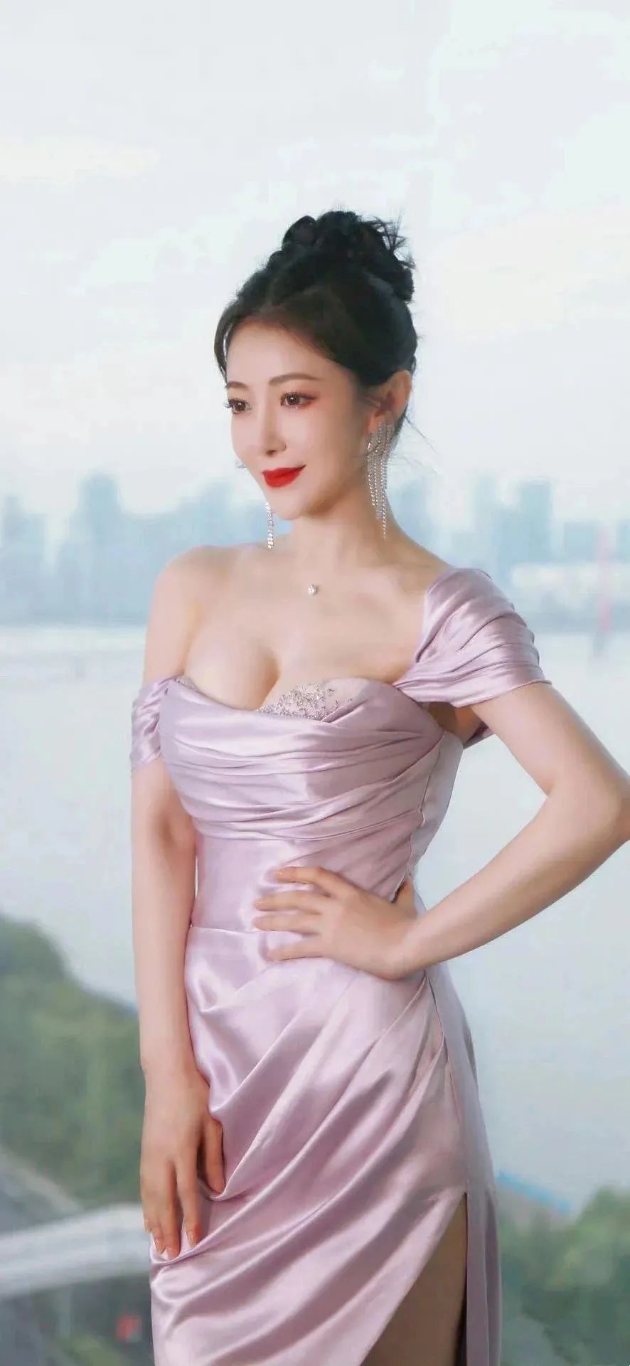 壁纸｜陈紫函不老女神性感抹胸礼服裙壁纸 - 炫图天下