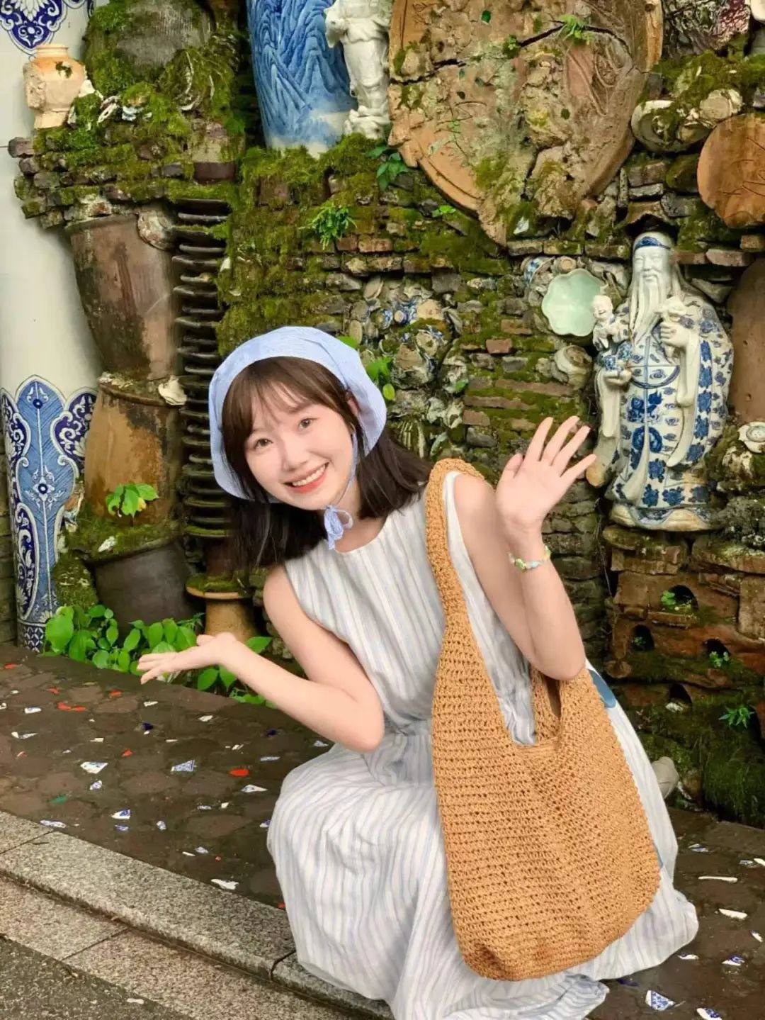 矮个子女生摄影秘籍：8个不显身高的绝美拍照姿势 - 炫图天下
