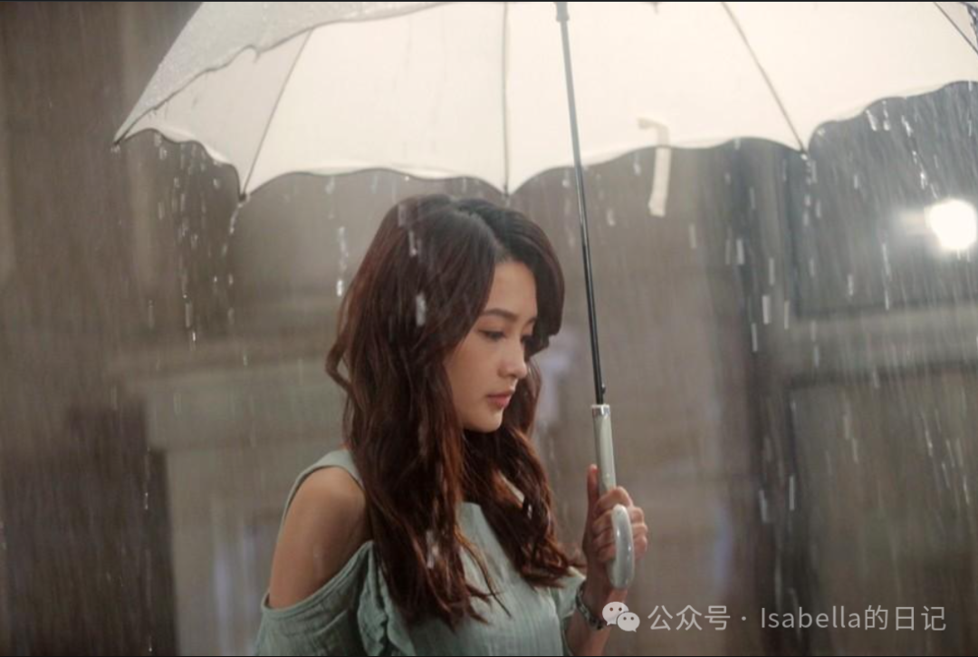 李沁……犹如月光下的仙子，她悠然自得，散发出宁静致远的魅力 - 炫图天下