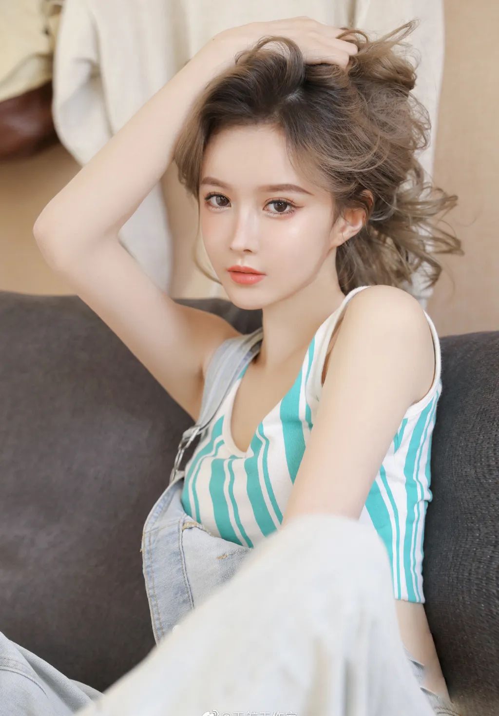 气质UP！迷人小脸美女