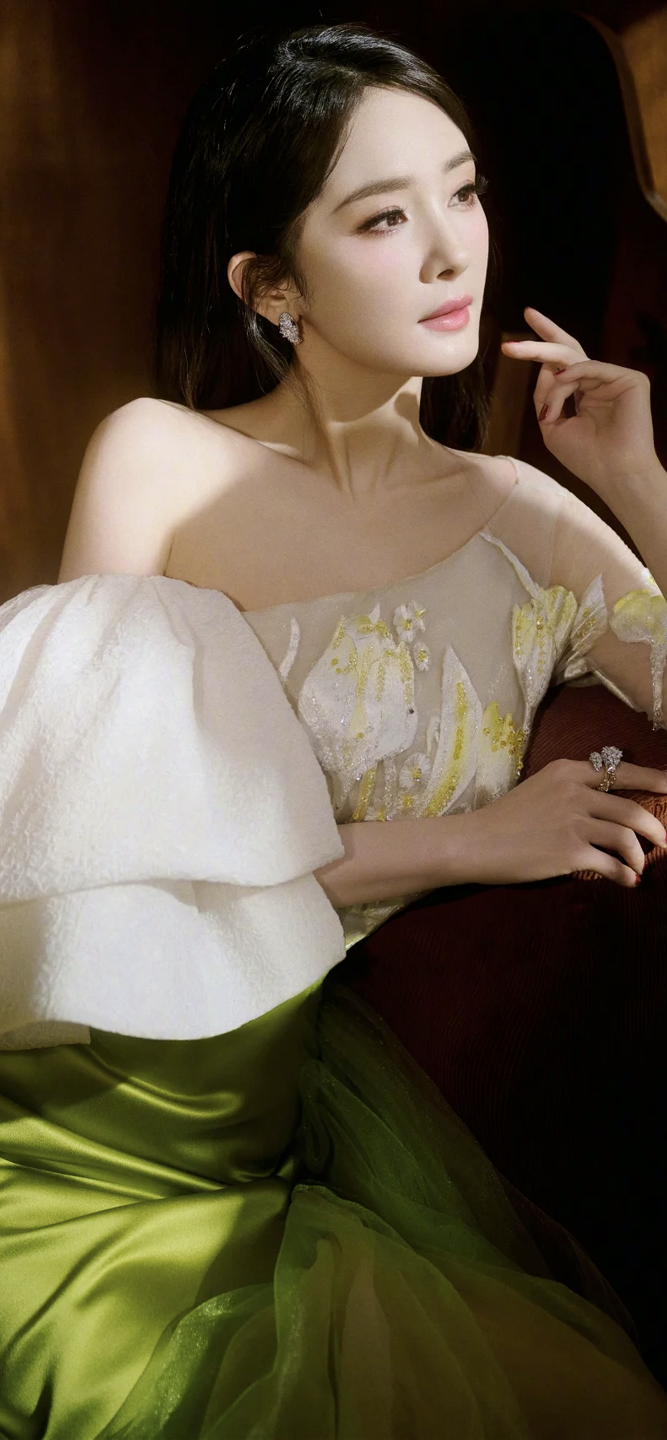 杨幂高清壁纸｜美女谁不爱呢～ - 炫图天下