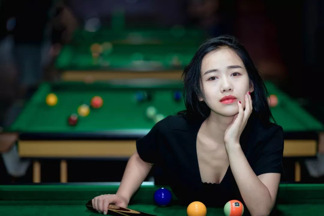 来看台球女神啊、有美女的那种哦 - 炫图天下