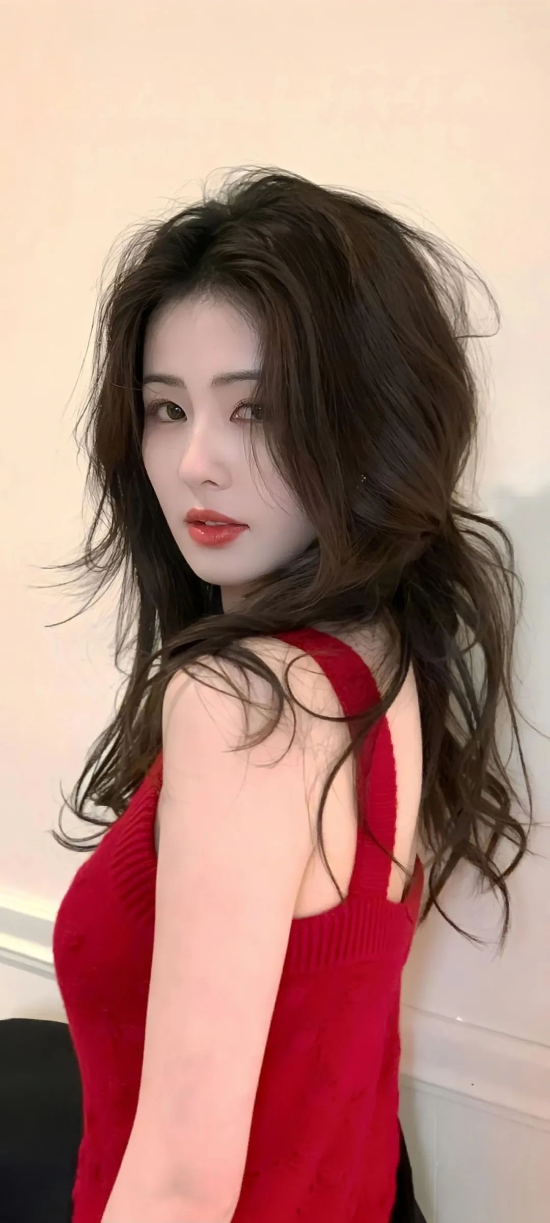 壁纸｜白鹿绝美红色吊带氛围感十足壁纸分享 - 炫图天下