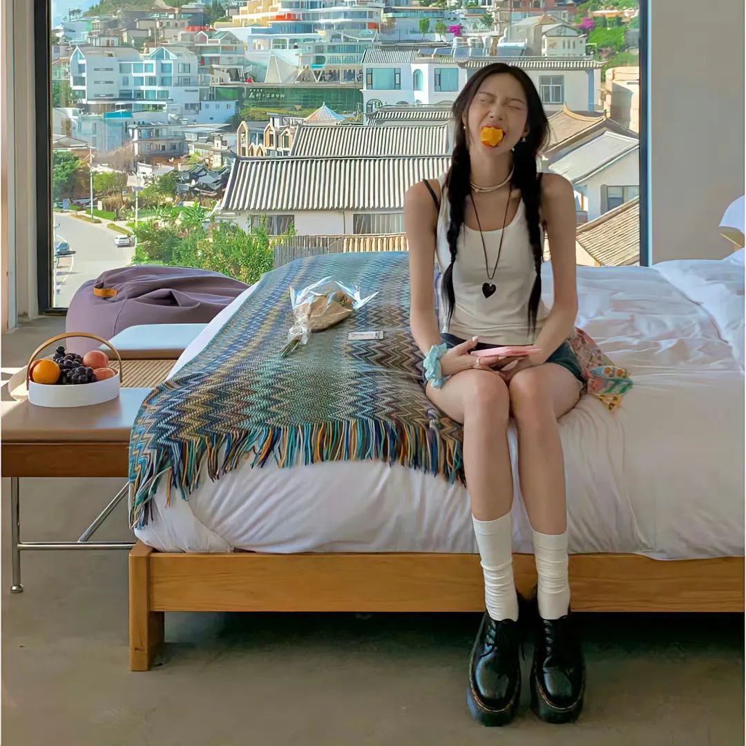 搞笑甜妹吐槽“天气热”的文案 - 炫图天下