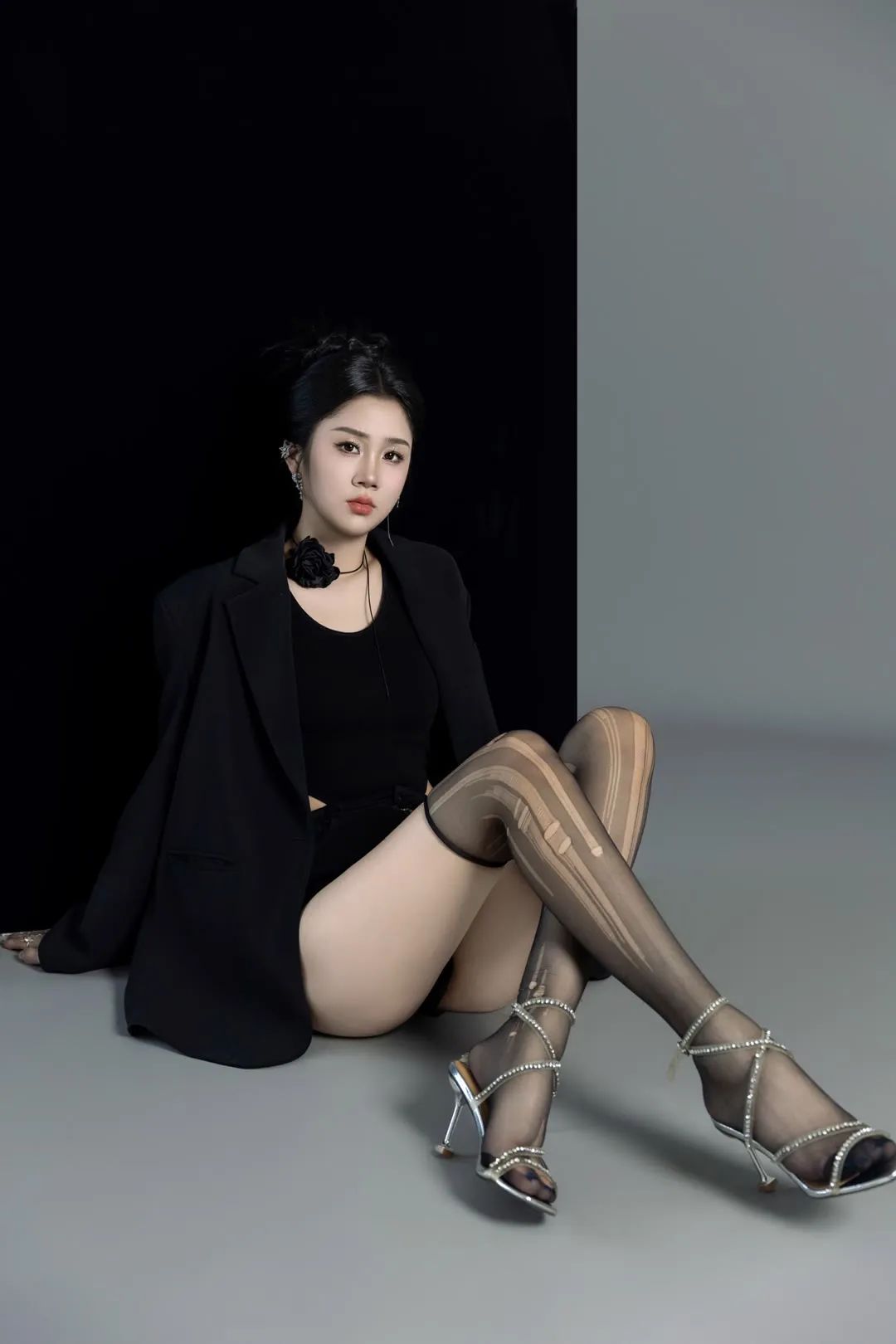 御姐黑丝性感写真 - 炫图天下