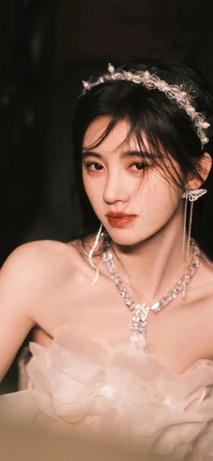 壁纸｜?????????” 鞠婧祎绝美抹胸壁纸 - 炫图天下