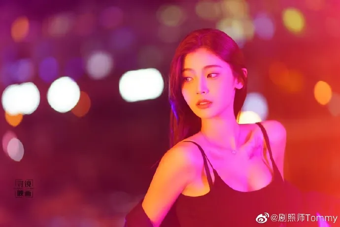 完蛋！这下被美女包围了！ - 炫图天下
