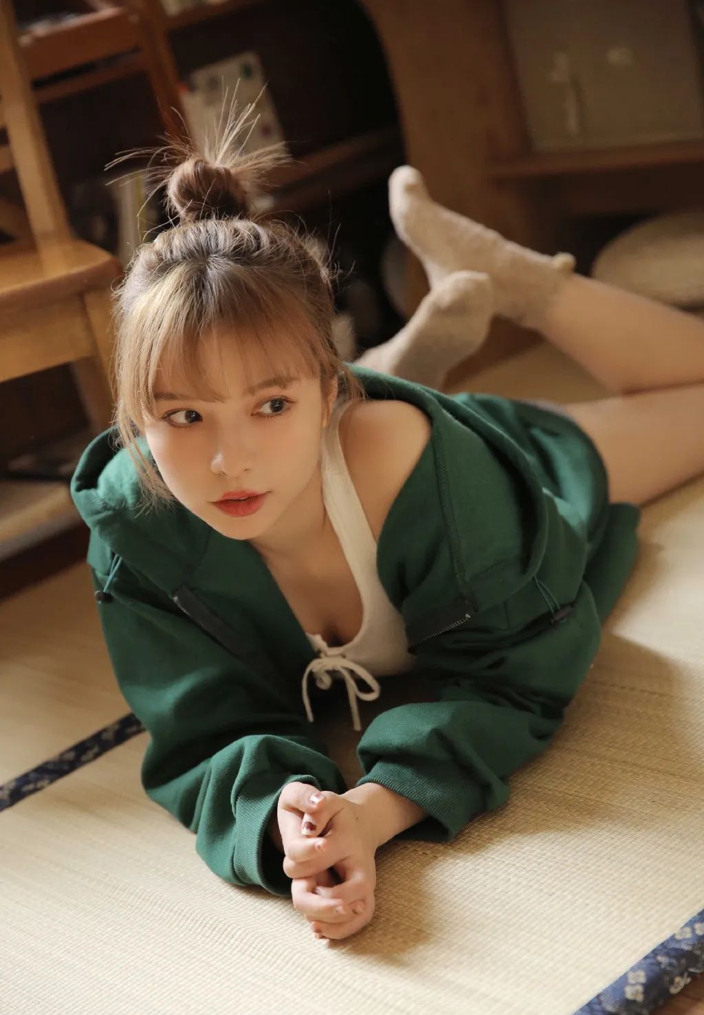 丸子头大眼美女萝莉写真 太美了 - 炫图天下