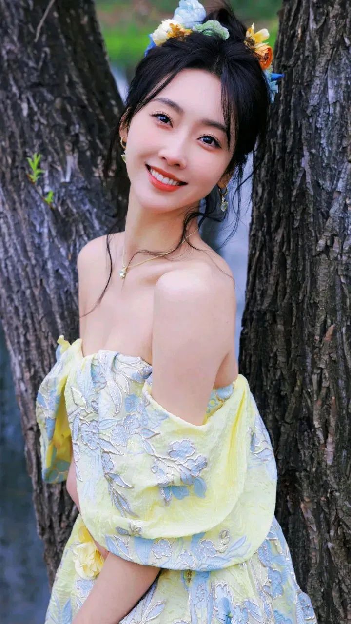 壁纸｜宣璐 唯美抹胸纯欲超A身材全面屏壁纸 - 炫图天下