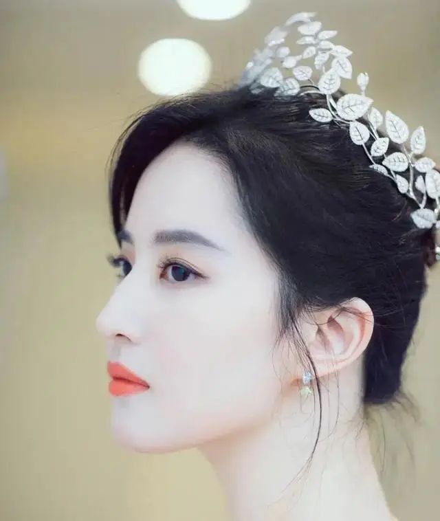 美女高清图片合集 喜欢哪个呢 - 炫图天下