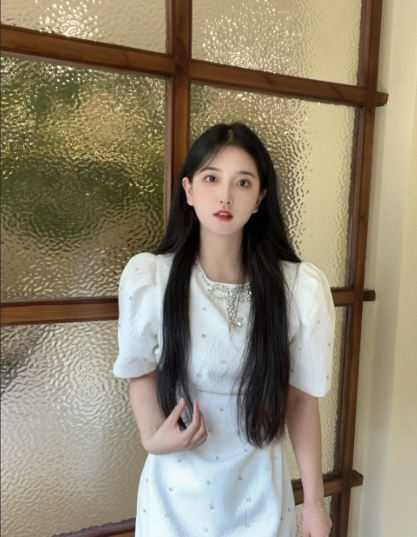 纯欲穿搭 | 白色连衣裙，邻家妹妹即视感 - 炫图天下