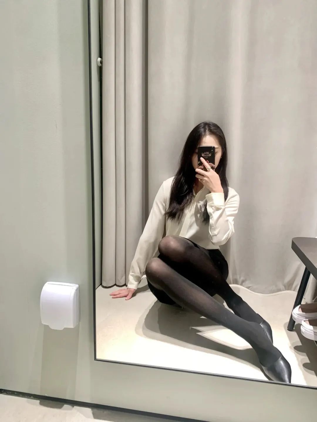顶级身材，上演白丝青春长腿美女！(看到最后) - 炫图天下