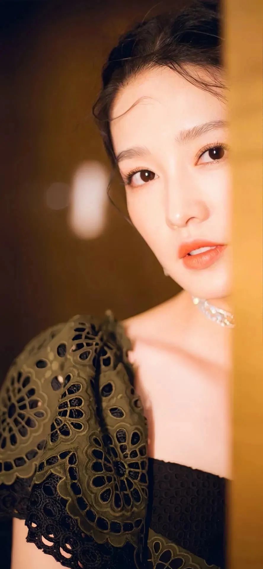 壁纸｜李沁唯美抹胸礼服裙气质高雅壁纸分享 - 炫图天下