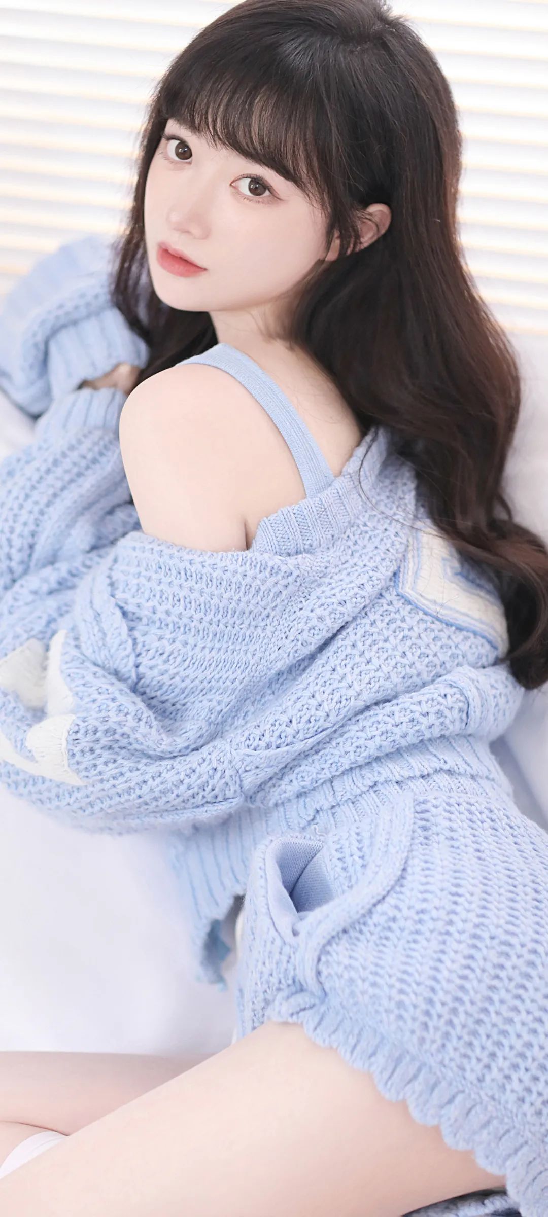 养眼美腿美女短裙手机壁纸 - 炫图天下