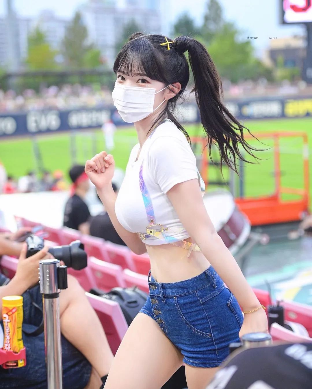 韩国啦啦队女神！俏皮可爱，完美腰臀腿，这身材真的绝了 - 炫图天下