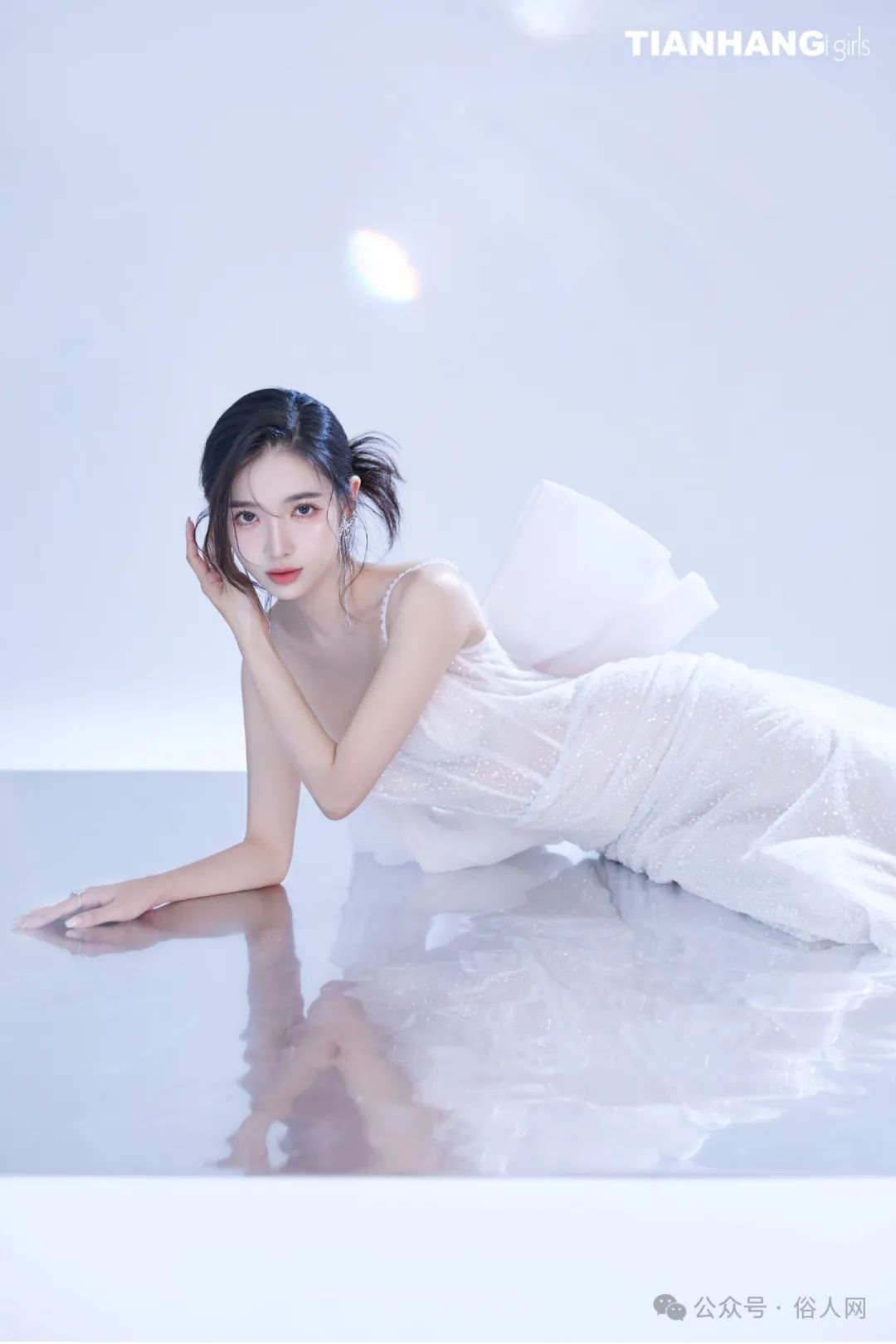 少女风室内写真 - 炫图天下
