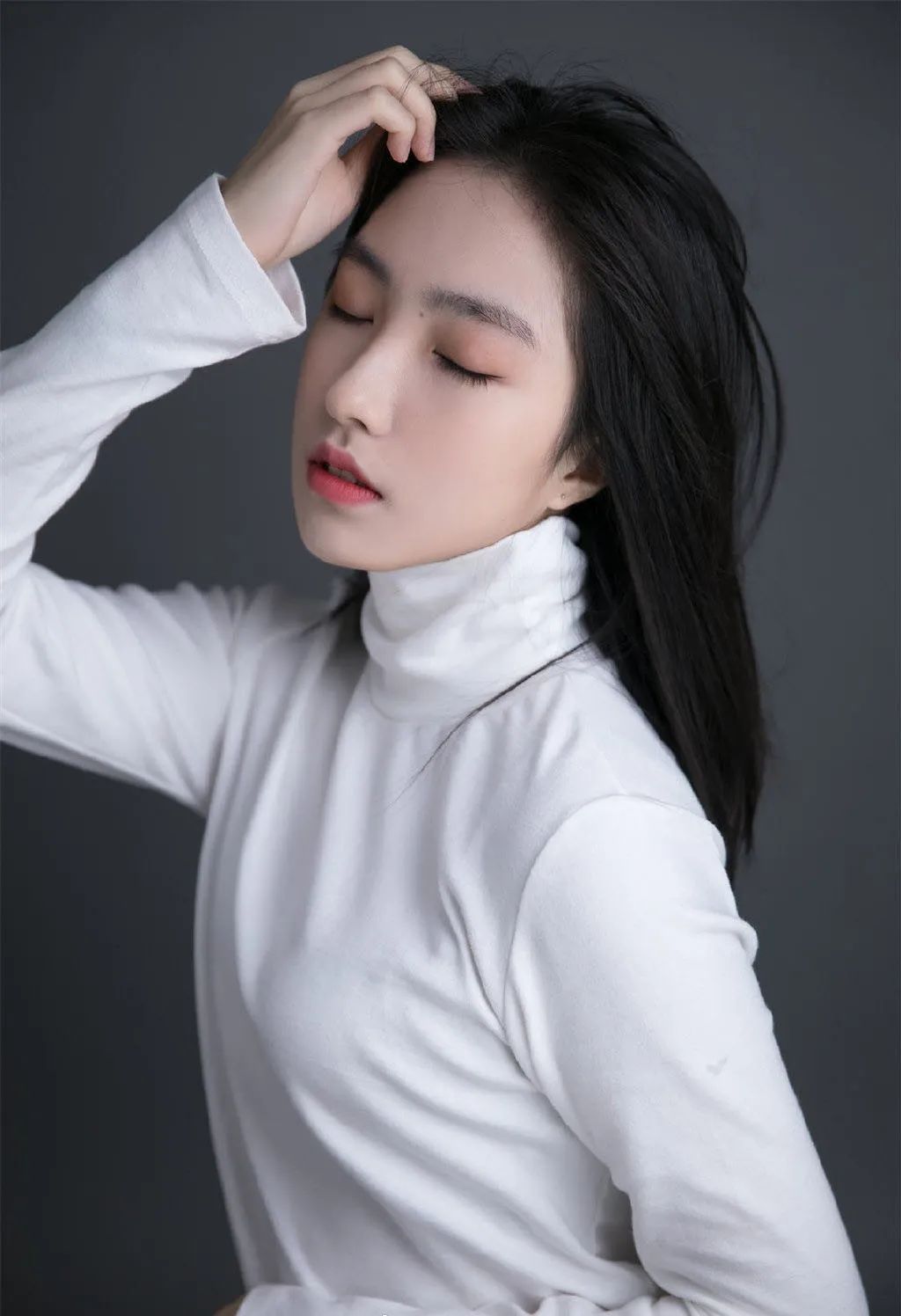 清纯美女简约风白皙图片 - 炫图天下