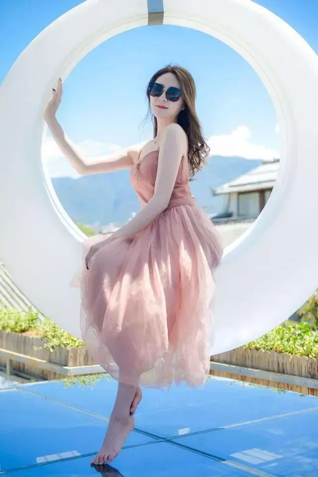 全身照拍摄秘诀：9个姿势让你秒变女神 - 炫图天下