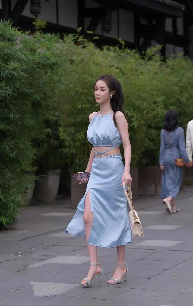 ?????????壁纸｜清纯校园风与黑丝大长腿完美结合，太绝了！网友：妥妥的玉女啊，好水嫩！ - 炫图天下