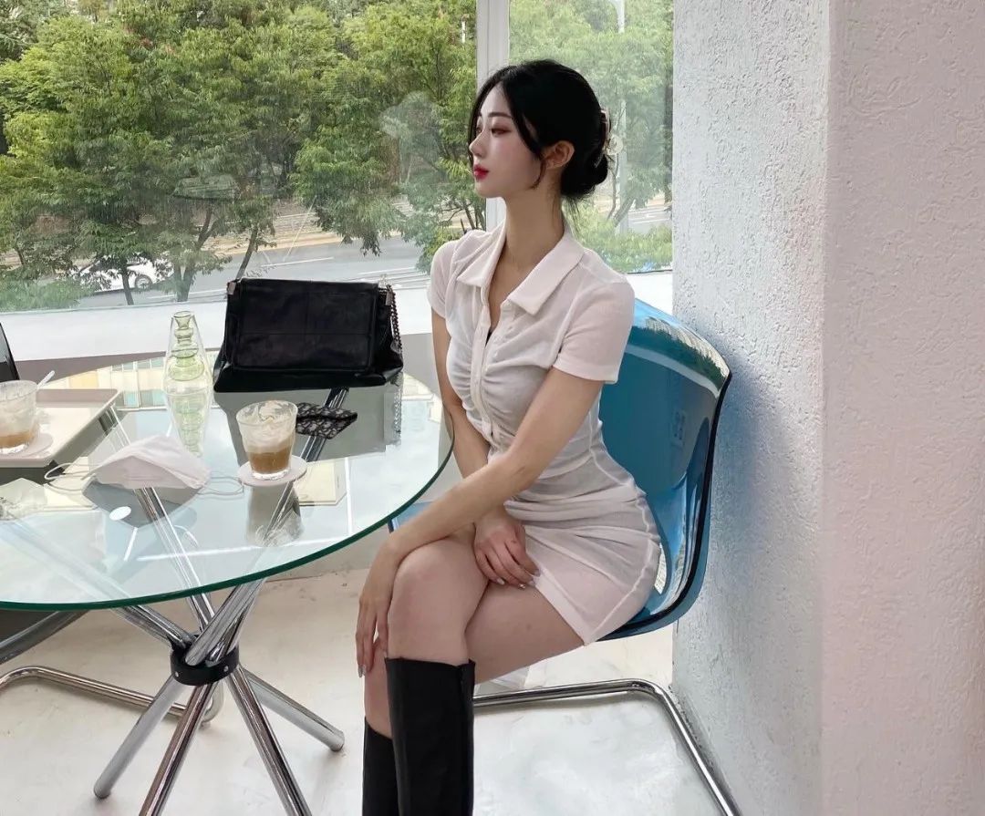 顶级美女网红！极品大美腿，谁能不迷糊？ - 炫图天下
