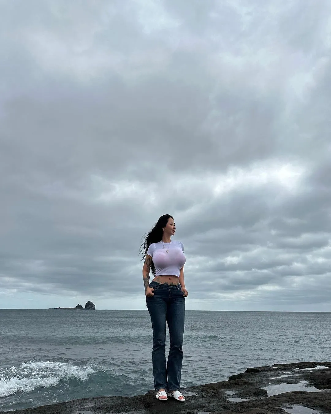 微胖丰满！这身材！太离谱了 - 炫图天下