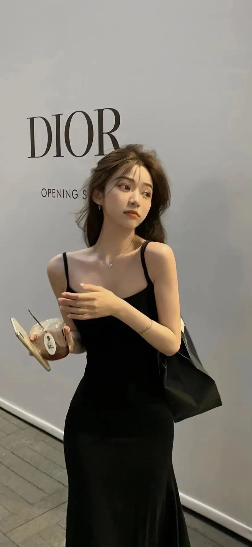 美女壁纸 | 眼泪突然失控 挤不出笑容 - 炫图天下