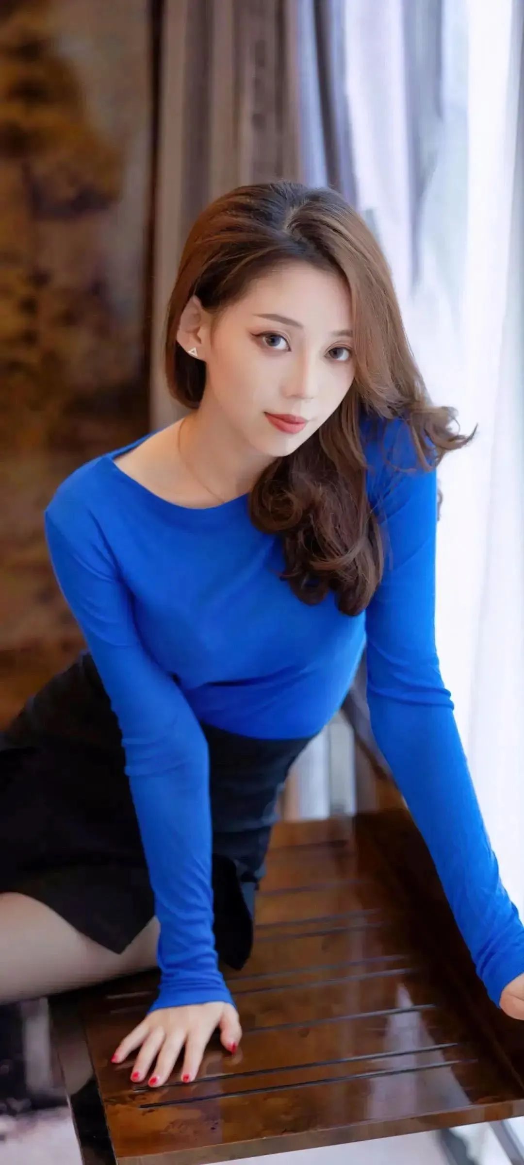 2024写真美女壁纸丨心动的感觉 - 炫图天下
