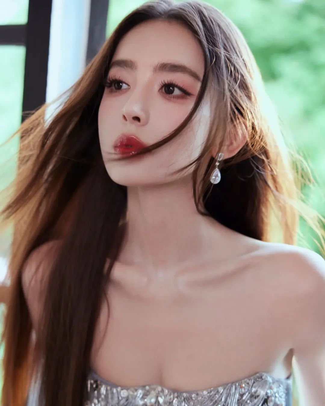 古力娜扎｜抹胸透视裙 身材婀娜多姿 - 炫图天下