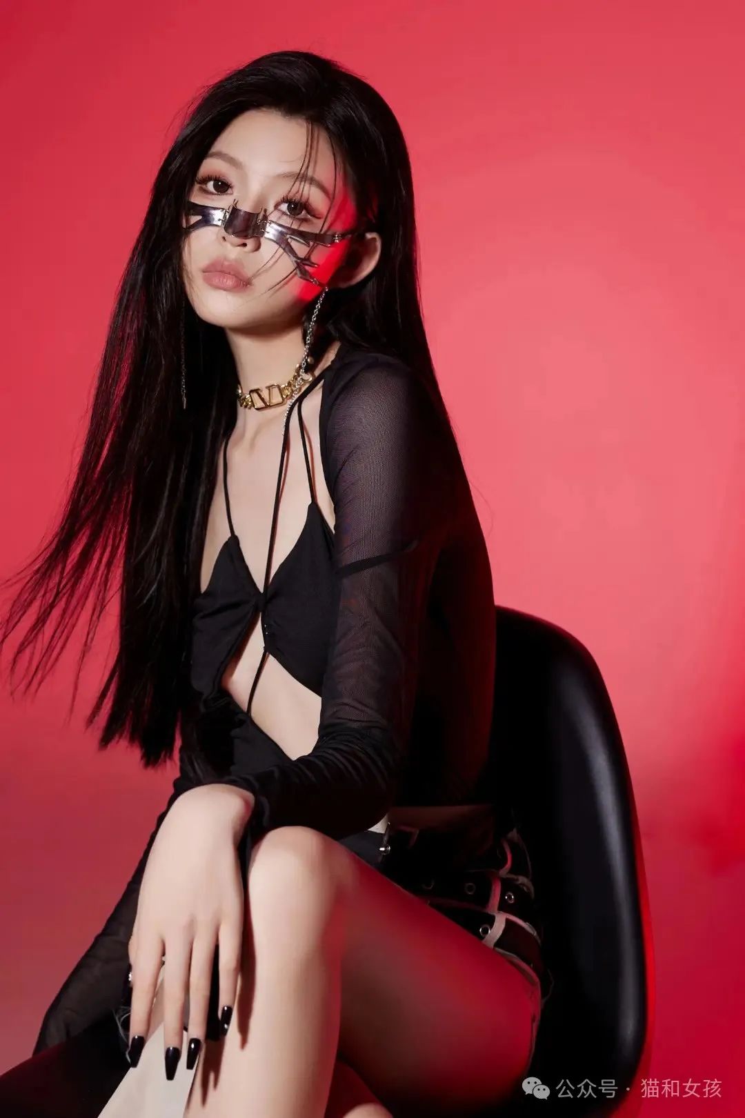 美女｜女特工大长美腿写真 - 炫图天下