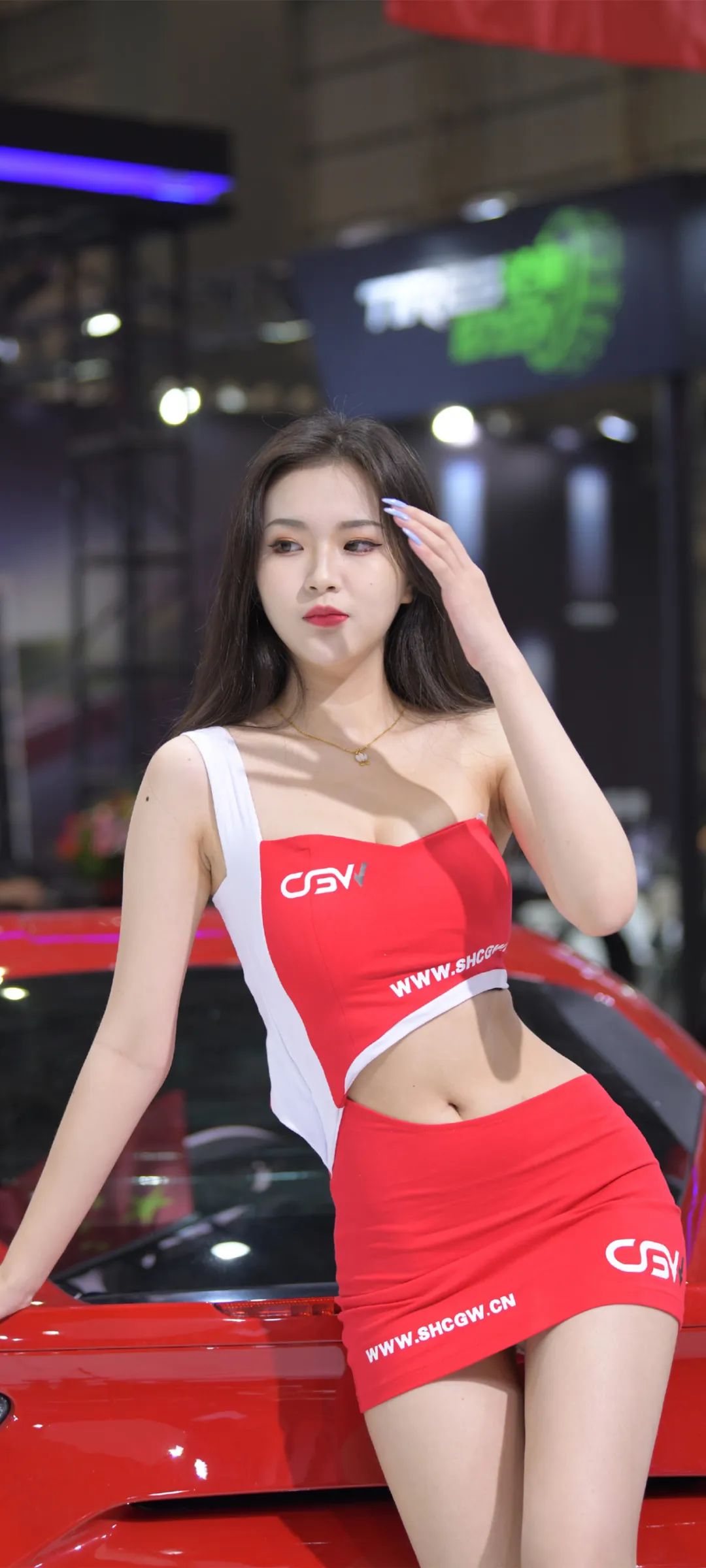 美女壁纸|性感长腿车模美女姐姐 - 炫图天下