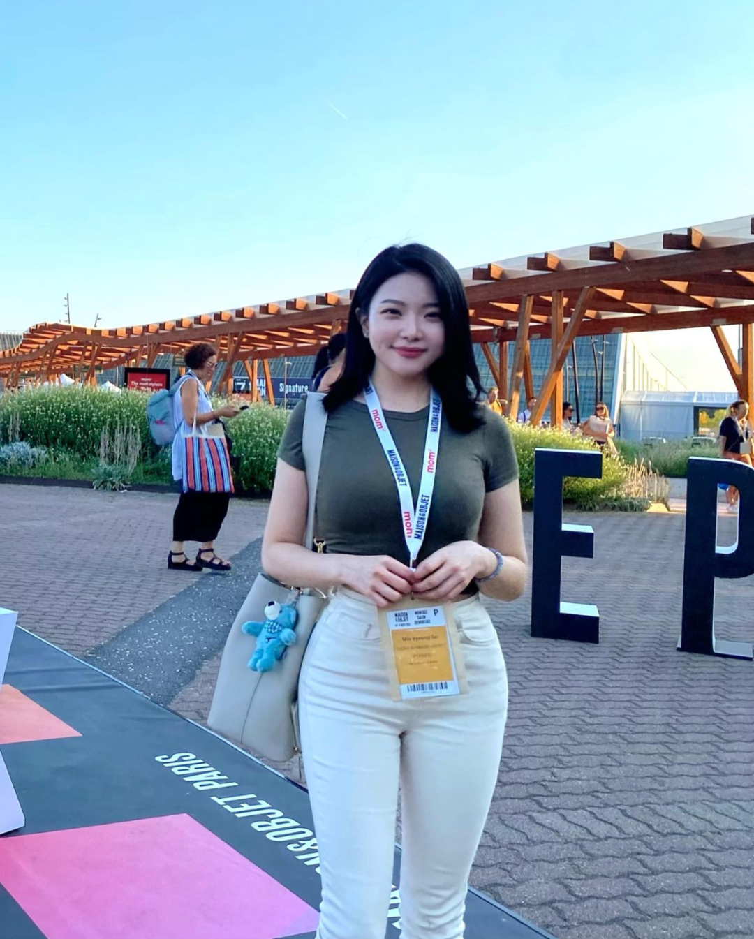 身材标准！颜值出众！气质优雅！ - 炫图天下