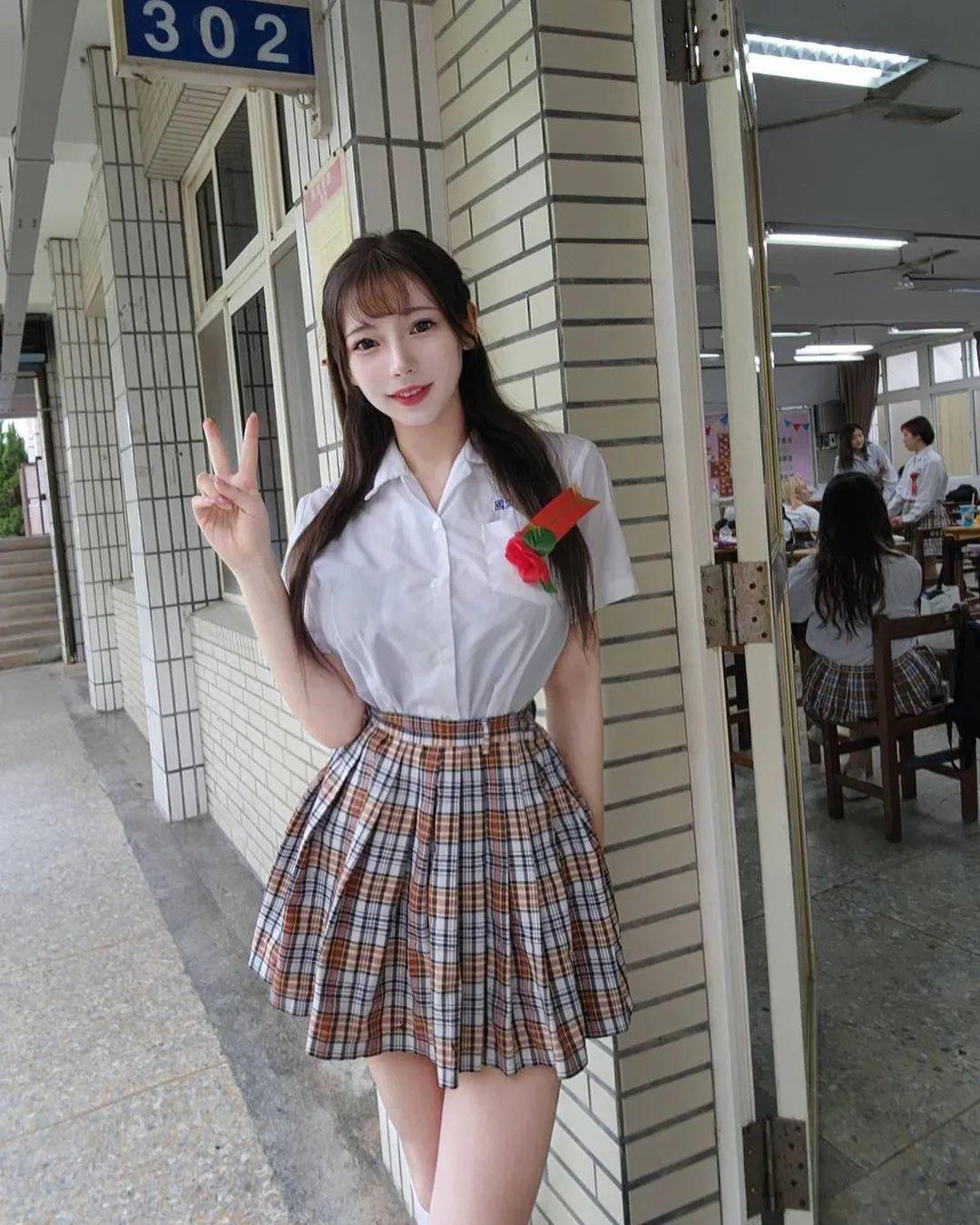 罩不住！台湾混血校花，校服反差，爱吃路边摊….. - 炫图天下