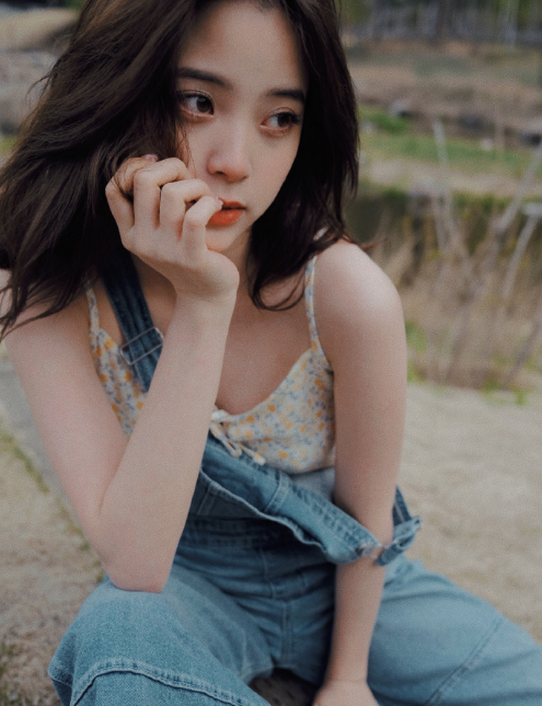 迷人香肩！欧阳娜娜难得的性感 - 炫图天下