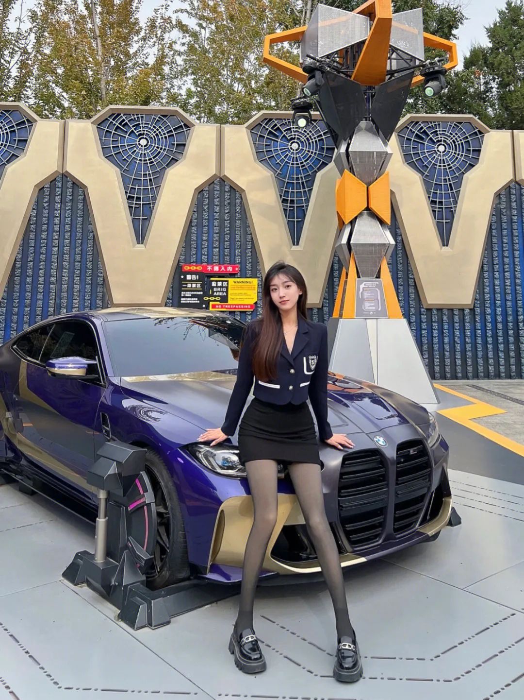 顶级身材，上演跑车与机车黑丝美腿！ - 炫图天下