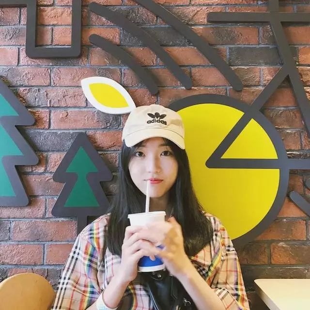 女生拍照姿势大全，超级简单实用值得收藏！ - 炫图天下
