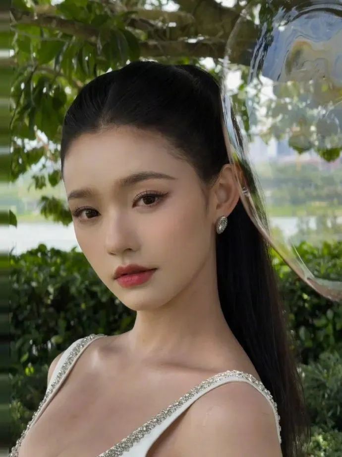 林允｜不愧是星爷选中的女人 - 炫图天下