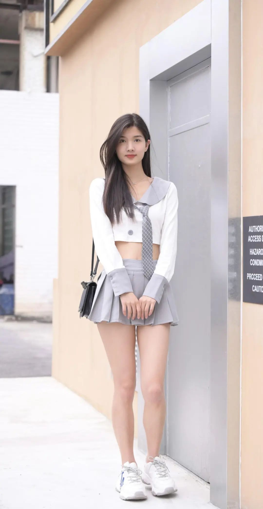 【街拍美女】JK少女靓丽出行 - 炫图天下